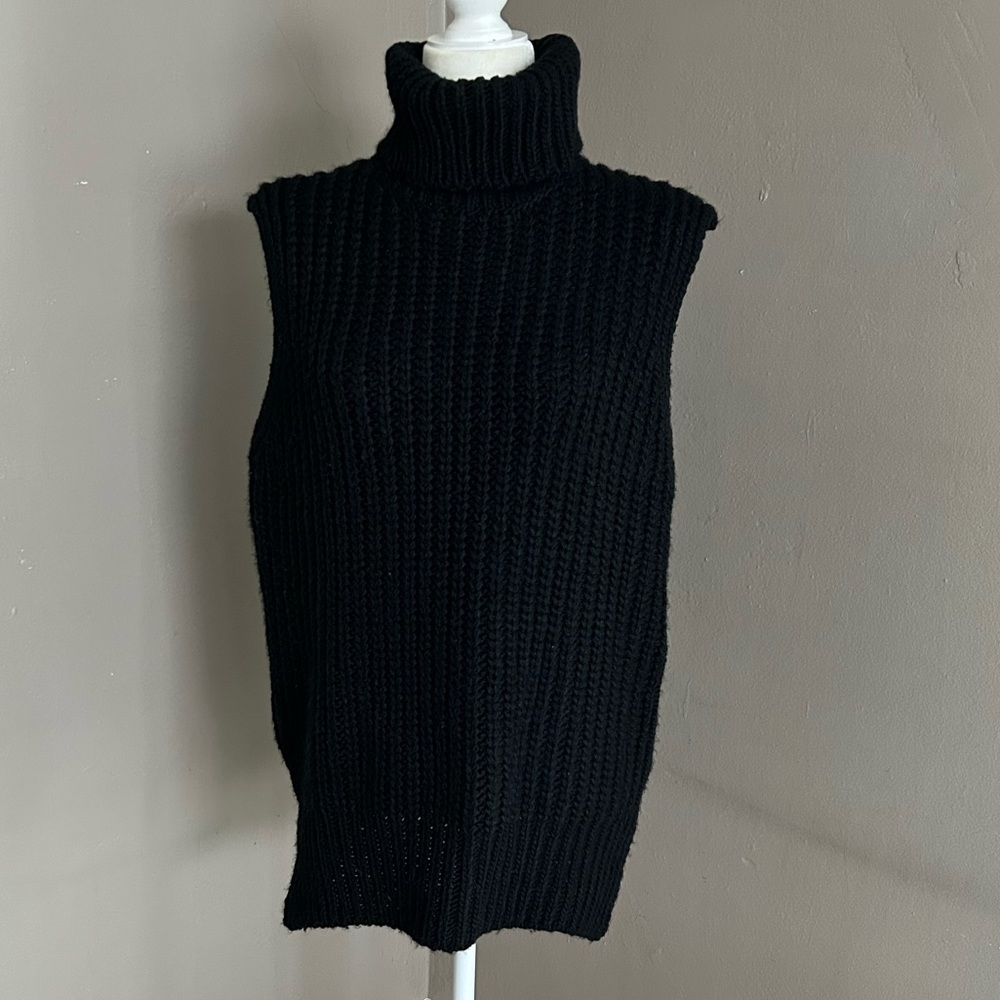 H&M chunky sleeveless knit
